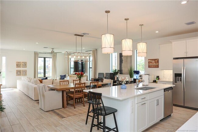 Building Photo - 950 SW Pr Ave