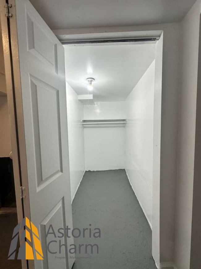 Building Photo - Move in by March 31st - Pick your move in incentive: A TV, 1 month free on a 13th month lease, or...