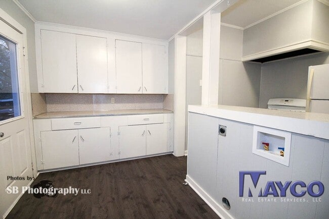 Building Photo - 1 bedroom duplex apartment in Highland!