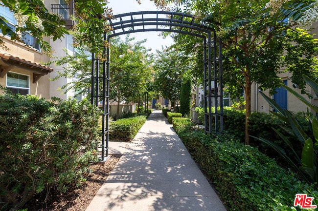 Building Photo - 1025 Star Ruby Dr