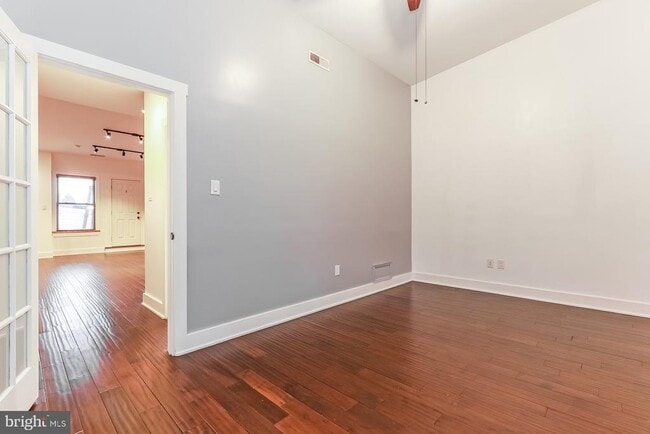 Building Photo - 329 S 12th St