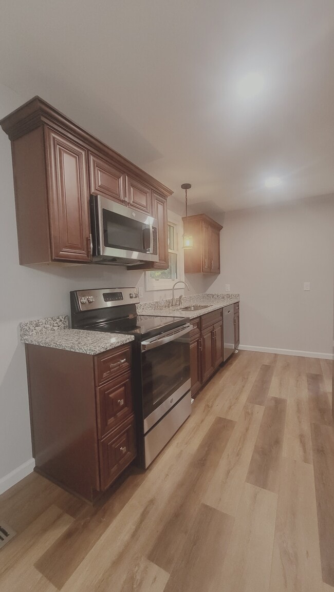 Building Photo - 910 Rexdale Dr