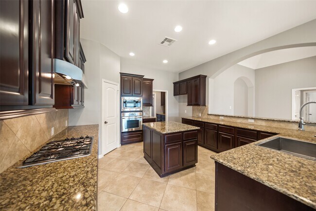 Building Photo - 2818 Red Maple Dr