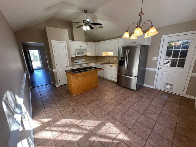 Building Photo - 1997 Sylvan Lake Dr