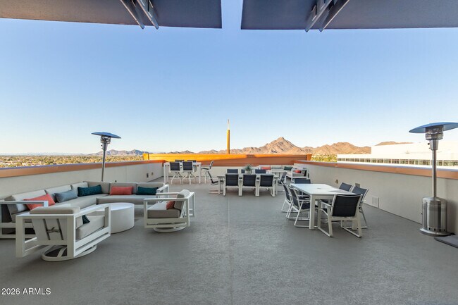 Building Photo - 2211 E Camelback Rd