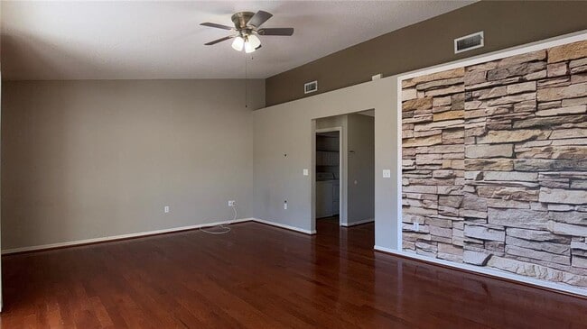 Building Photo - 717 Westwinds Dr