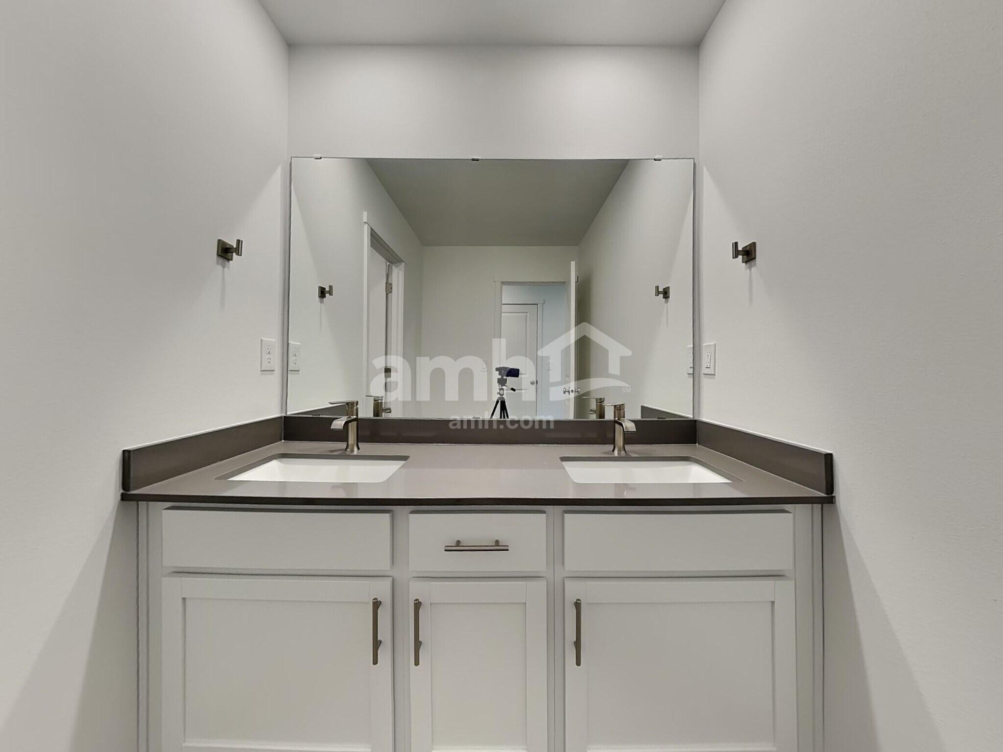 Building Photo - 8007 Katriel Ct SW