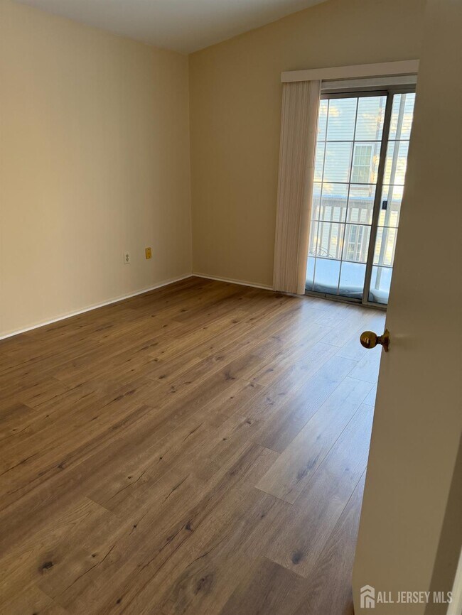 Building Photo - 5083 Beech Ct