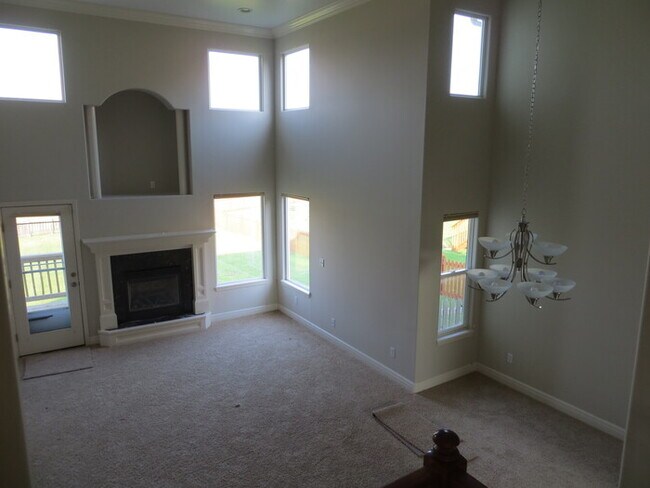 Building Photo - Marvelous Home