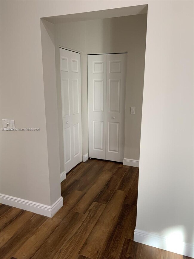 Building Photo - 2518 Bay Pointe Ct