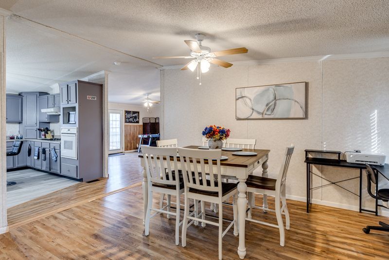 Building Photo - 9427 Syble Dr