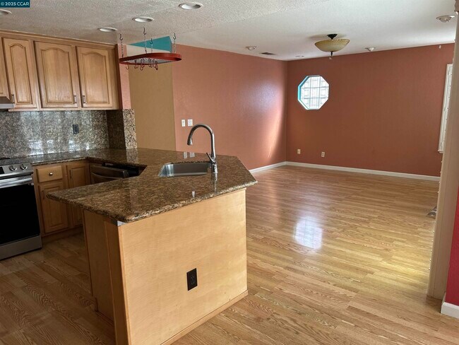 Building Photo - 445 Southport Way