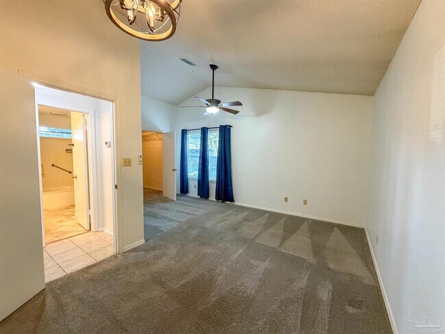 Building Photo - 8101 Treetop Ln