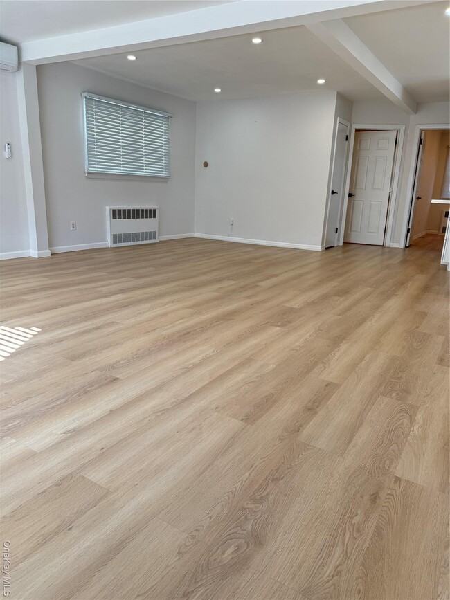 Building Photo - 660 S 10th St