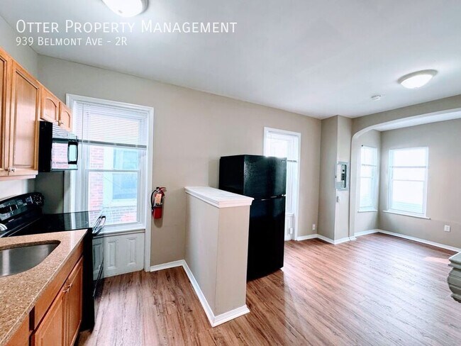 Building Photo - 939 Belmont Ave