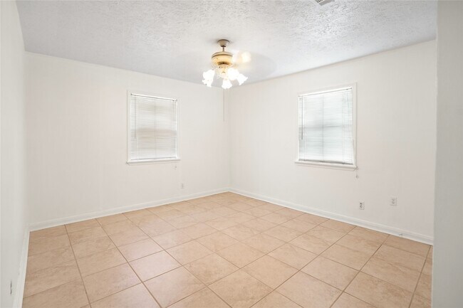 Building Photo - 12432 Yancy Dr