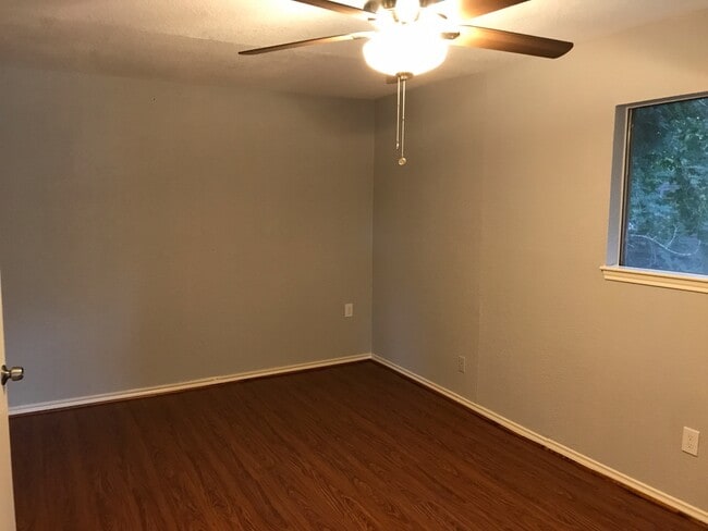 Building Photo - Gorgeous and spacious home in Danbury, Just remodeled and move in ready!