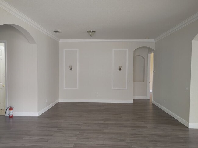 Building Photo - 1905 Grey Falcon Cir SW