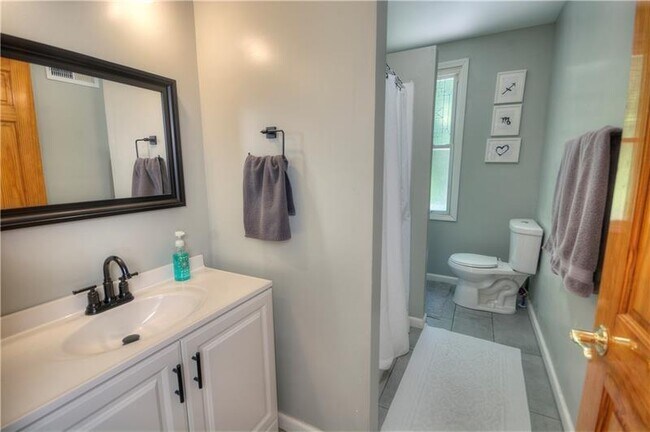 Building Photo - 522 Suffolk St