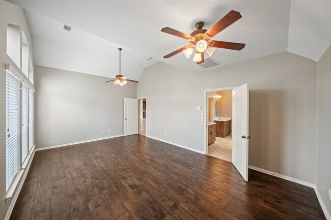 Building Photo - Move-in Ready!  Beautiful Perry Home One Story Home!