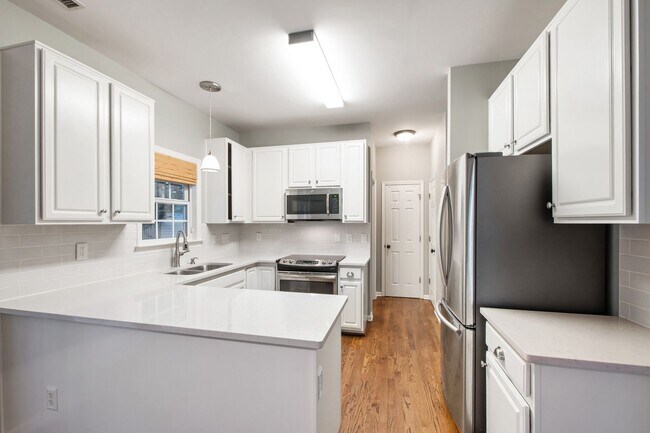 Building Photo - Charming 4-Bedroom with Backyard Retreat i...