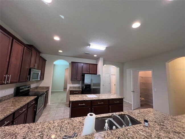 Building Photo - 1310 Oakcrest Ct