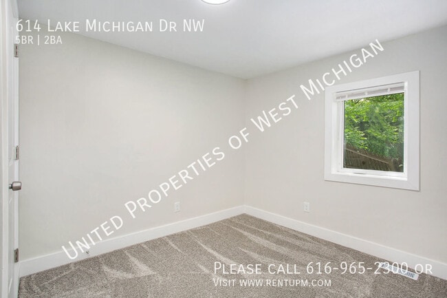 Building Photo - 614 Lake Michigan Dr NW