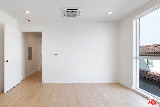 Building Photo - 8561 Belmont St