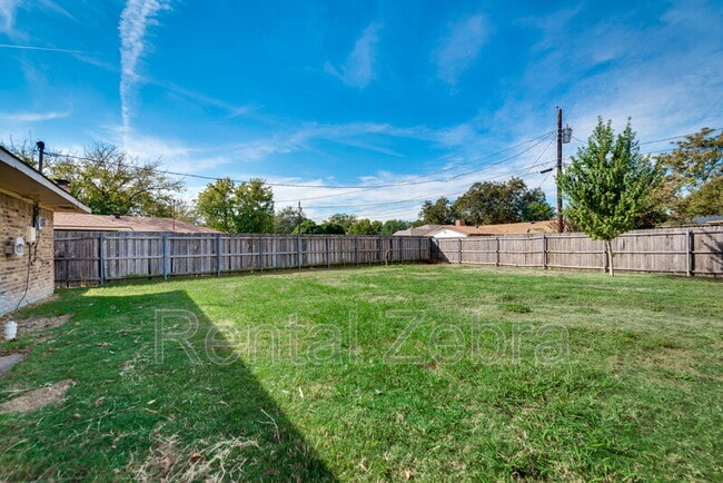 Building Photo - 500 Woodhollow Dr