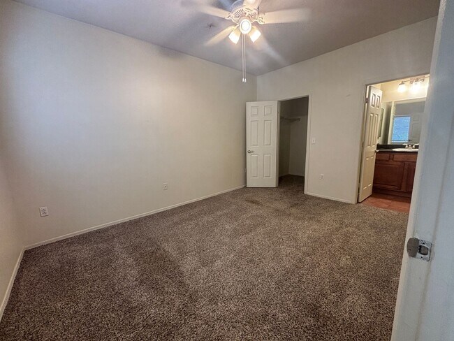 Building Photo - 3830 E Lakewood Pkwy E