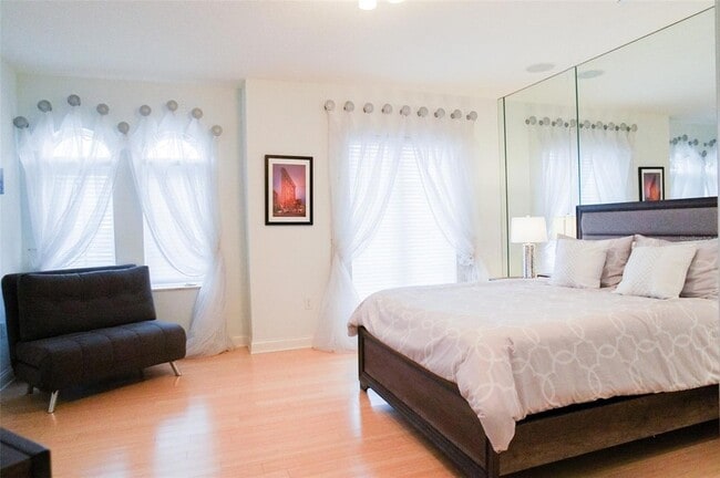 Building Photo - 505 Mandalay Ave