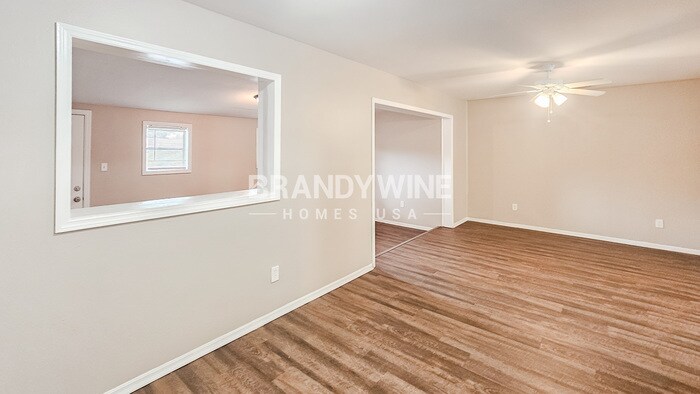 Building Photo - 2402 E Bougainvillea Ave