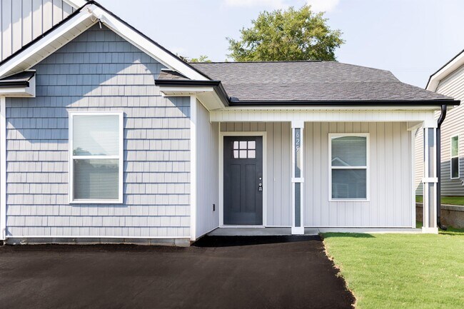 Building Photo - 1003 Magnificent Way