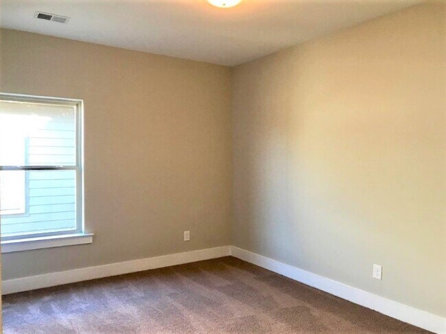 Building Photo - Home in Calera, AL.. View with 48 Hours Notice!