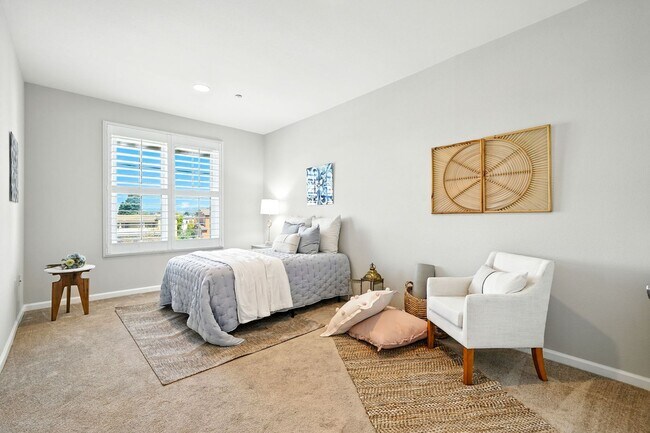 Building Photo - Spacious Andante Top-Floor 2/2 Condo Available Now!