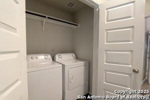 Building Photo - 2091 Olivia Dr