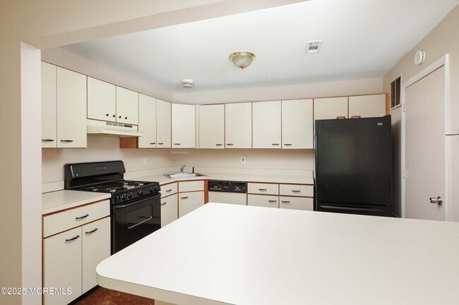 Building Photo - 705 Zlotkin Cir