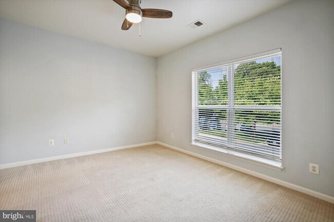 Building Photo - 6533 Grange Ln