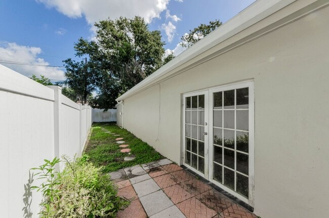 Building Photo - Charming 3 bedroom 2 bath in North Clearwa...