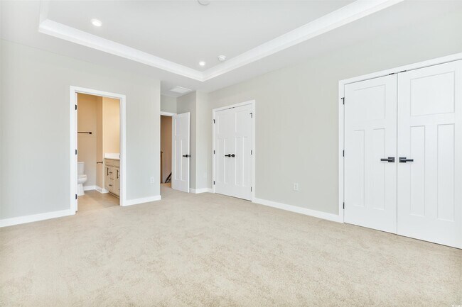 Building Photo - 303 Golan Cir