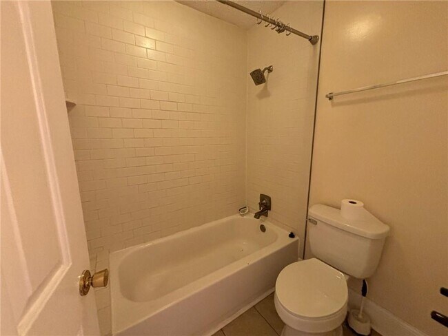 Building Photo - 544 McGill Pl NE