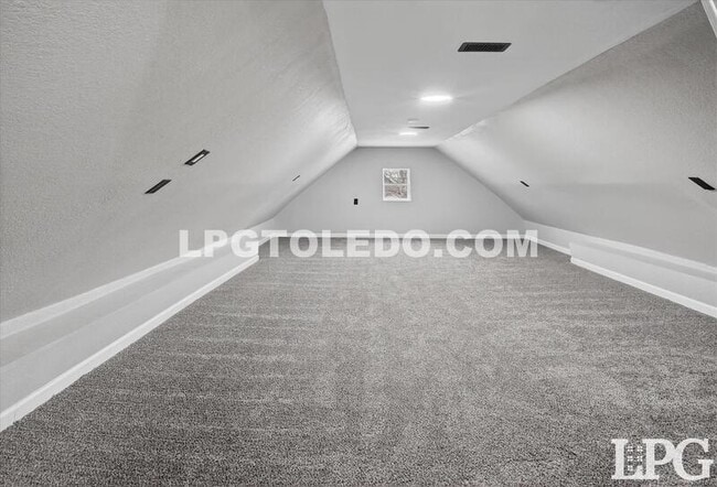 Building Photo - 2025 Caledonia St