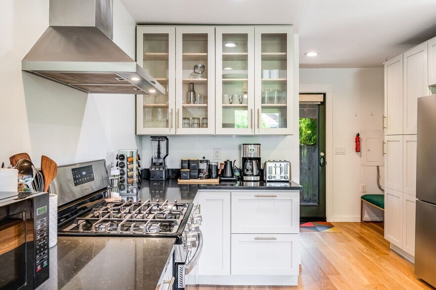 Building Photo - 8515 29th Ave NW
