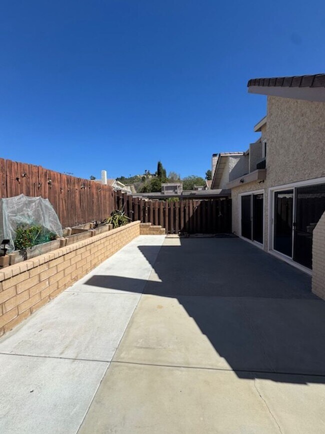 Building Photo - Conveniently located home featuring 2 main bedrooms!