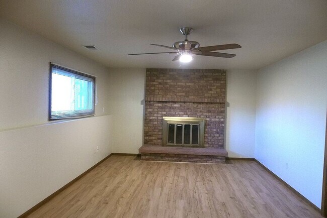 Building Photo - Classic Fort Collins Home Available This August