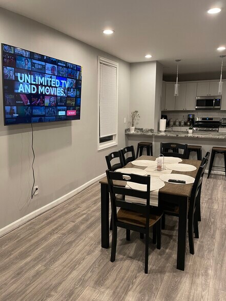 Building Photo - 1701 Spence St