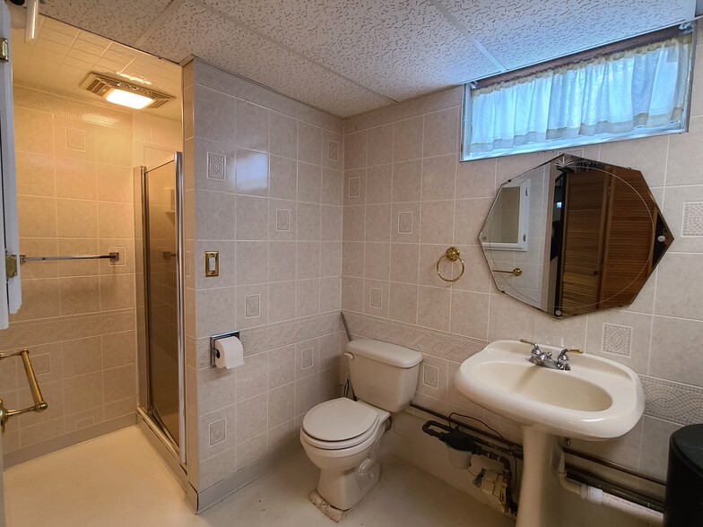 Bath2 - 1397 County Road SS