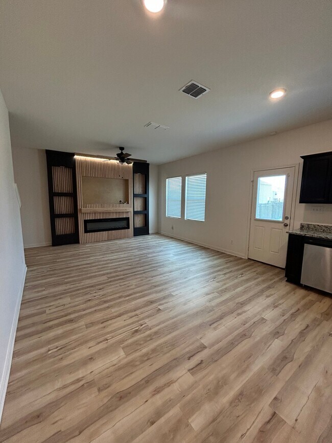 Building Photo - 14318 Elkhorn Crest