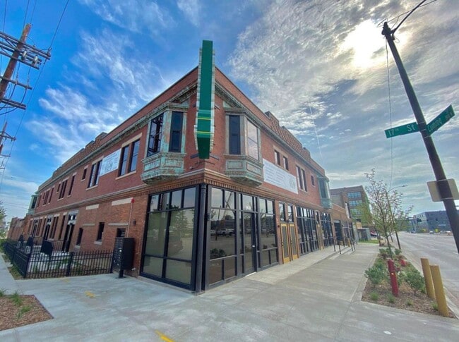 Building Photo - 1628 Cuming St