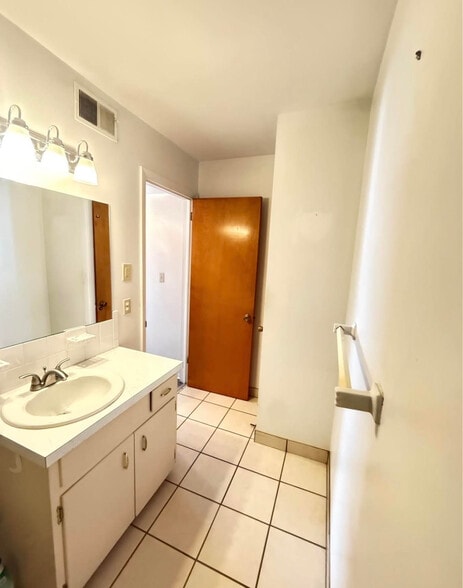 Building Photo - 5032 Firnley Ave